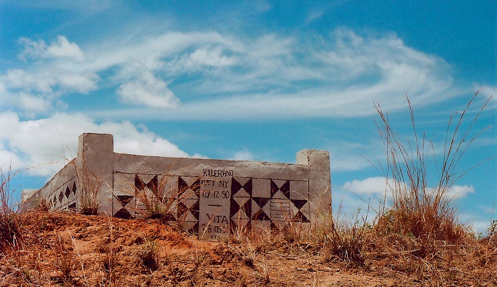 Tomb, between Antananarivo and Mahajanga